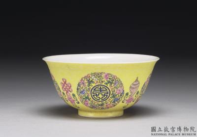 图片[2]-Tea bowl with shou character inside flower brocade on a carved yellow ground in falangcai painted enamels, Qianlong reign (1736-1795), Qing dynasty-China Archive